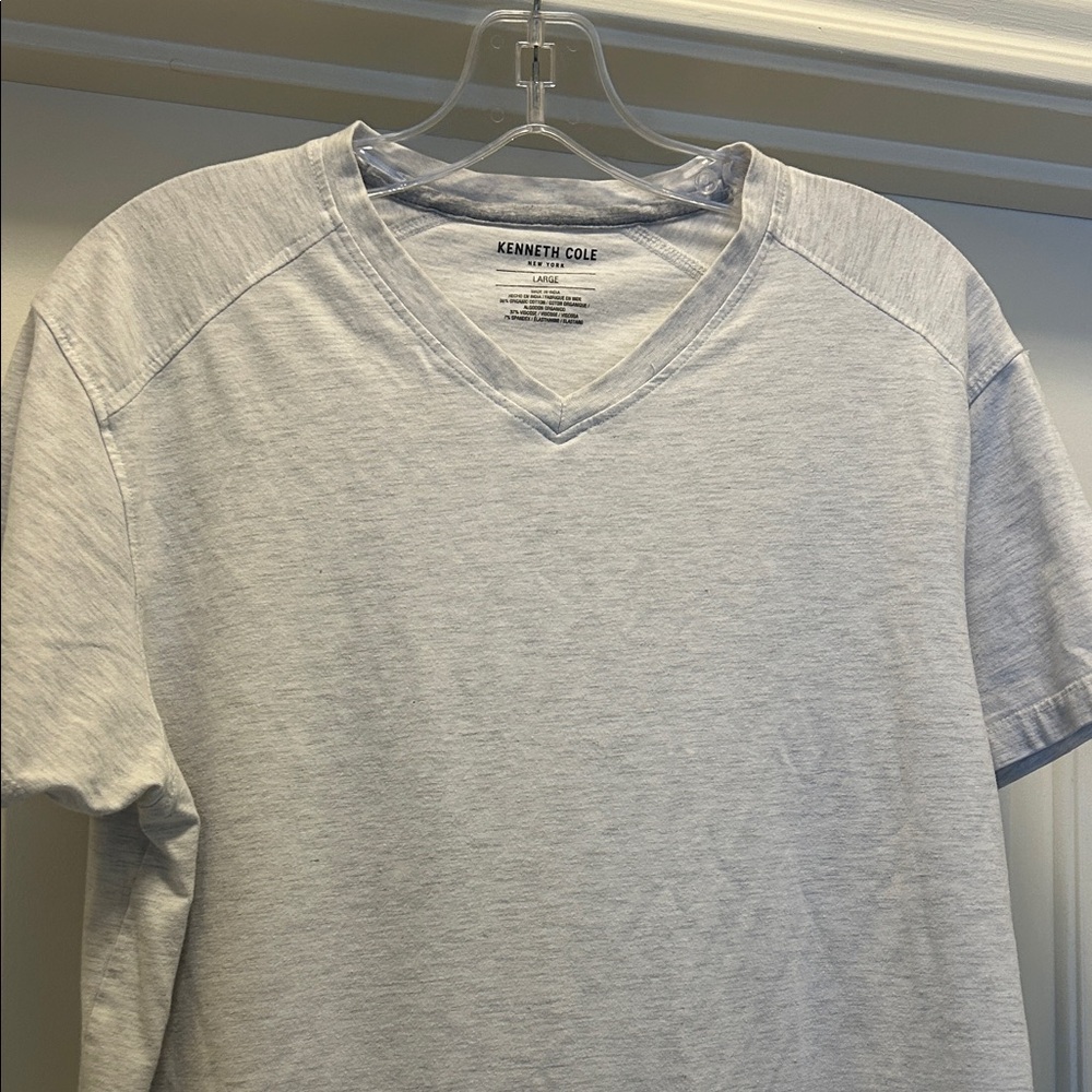 Kenneth Cole Light Gray V-Neck T-Shirt